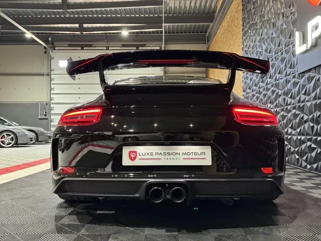 Porsche 991 view 5