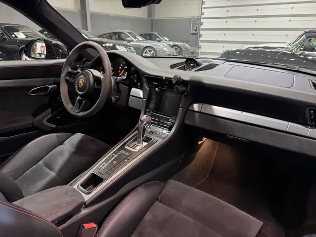Porsche 991 view 9