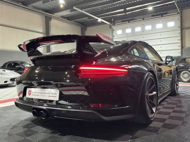 Porsche 991 view 6