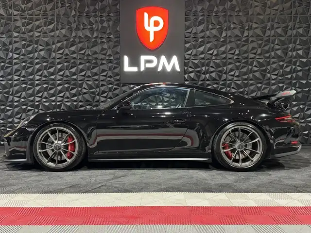 Porsche 991 view 3