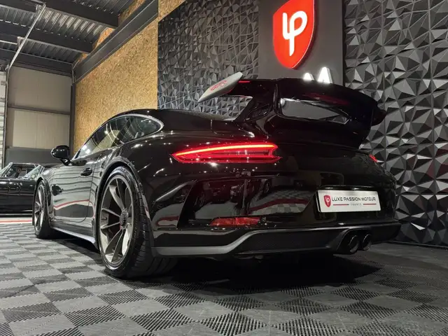 Porsche 991 view 4
