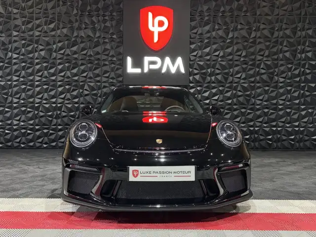 Porsche 991 view 2