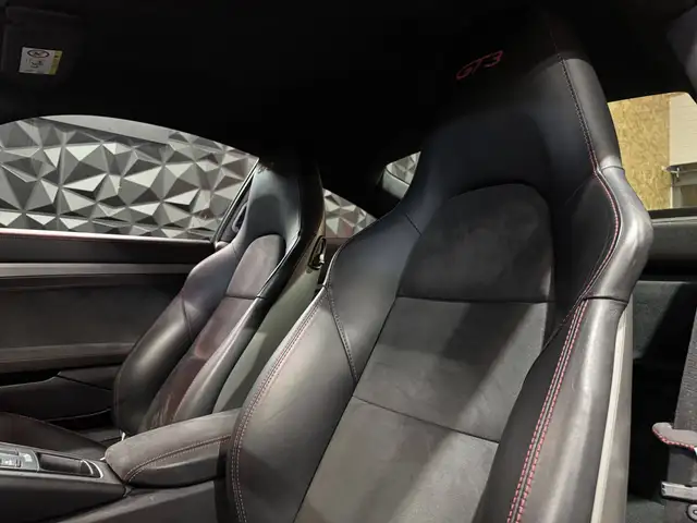 Porsche 911 view 10