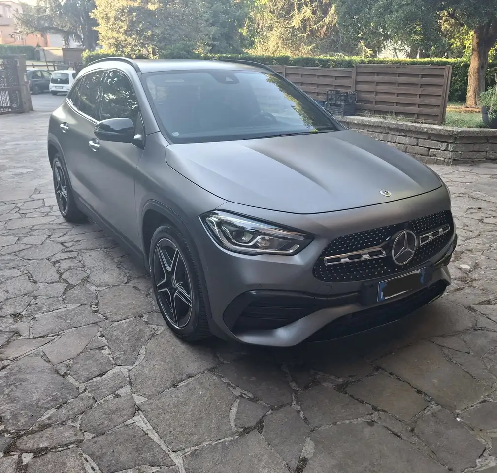 Mercedes-Benz GLA 180 d Premium auto — photo 1 of 11