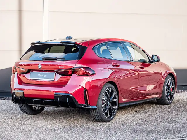 BMW 1 Series view 3