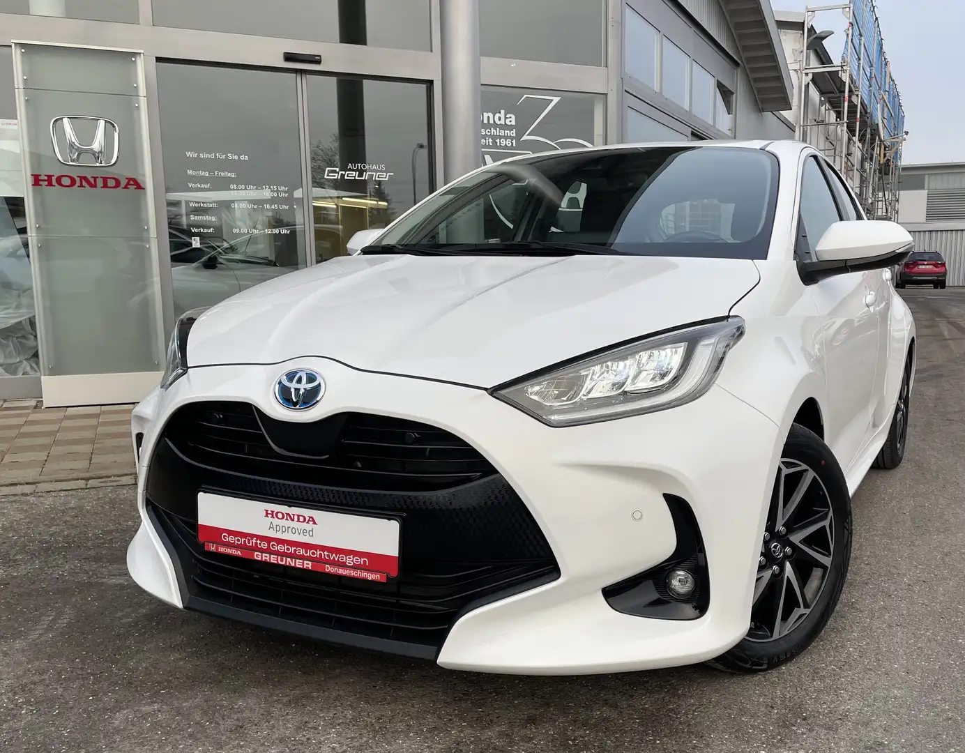 Toyota Yaris Yaris Hybrid 5-Türer 1.5 VVT-i Team Deutschland Weiß - 2