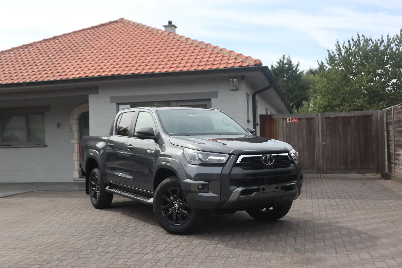 Toyota Hilux 2.8 D DoubleCab Invincible/GPS/360°/Leder/New ! Gris - 1