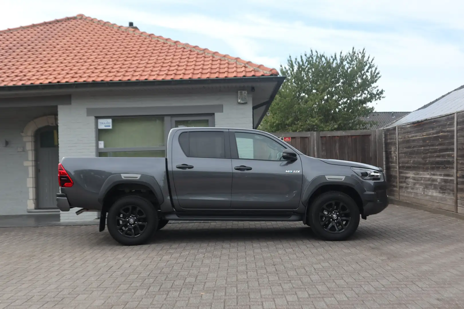 Toyota Hilux 2.8 D DoubleCab Invincible/GPS/360°/Leder/New ! Gris - 2