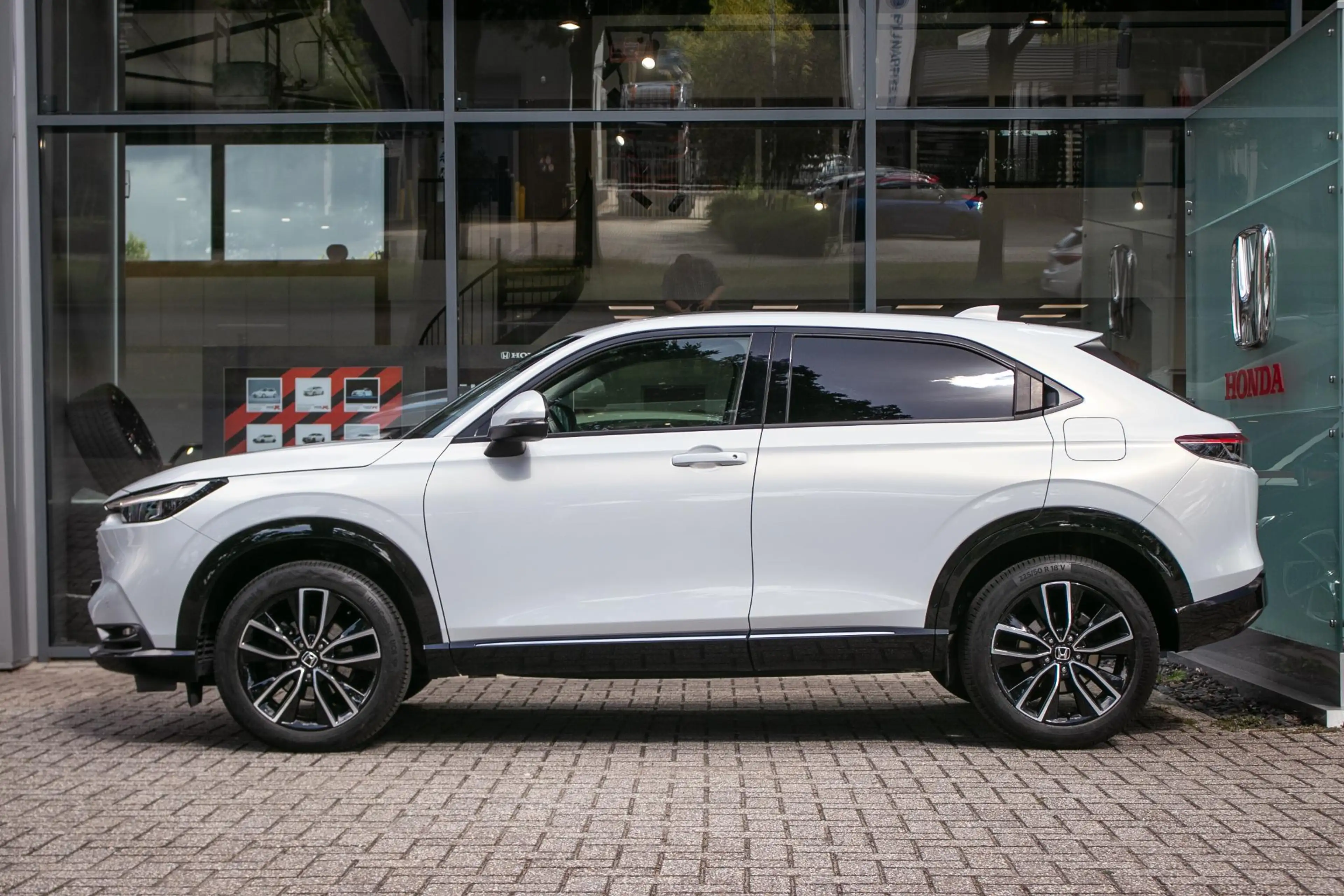 Honda HR-V 1.5 e:HEV Advance — photo 2