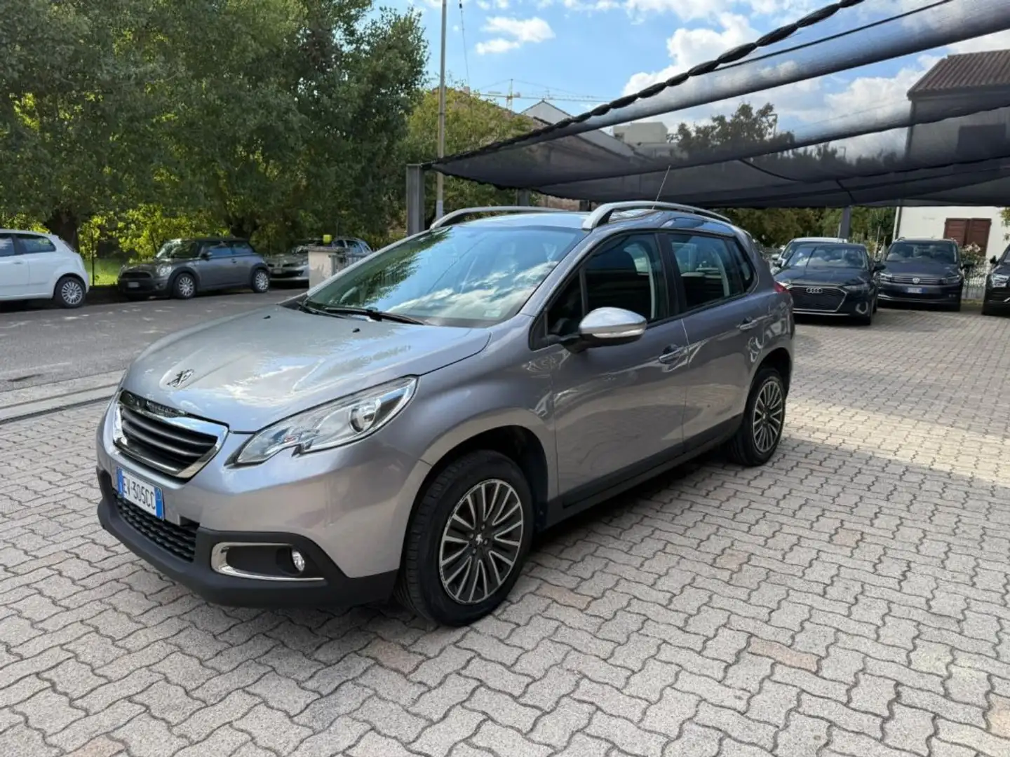 Peugeot 2008 1° serie 1.2 VTi 82CV Allure OK NEOPATENTATO Grau - 2