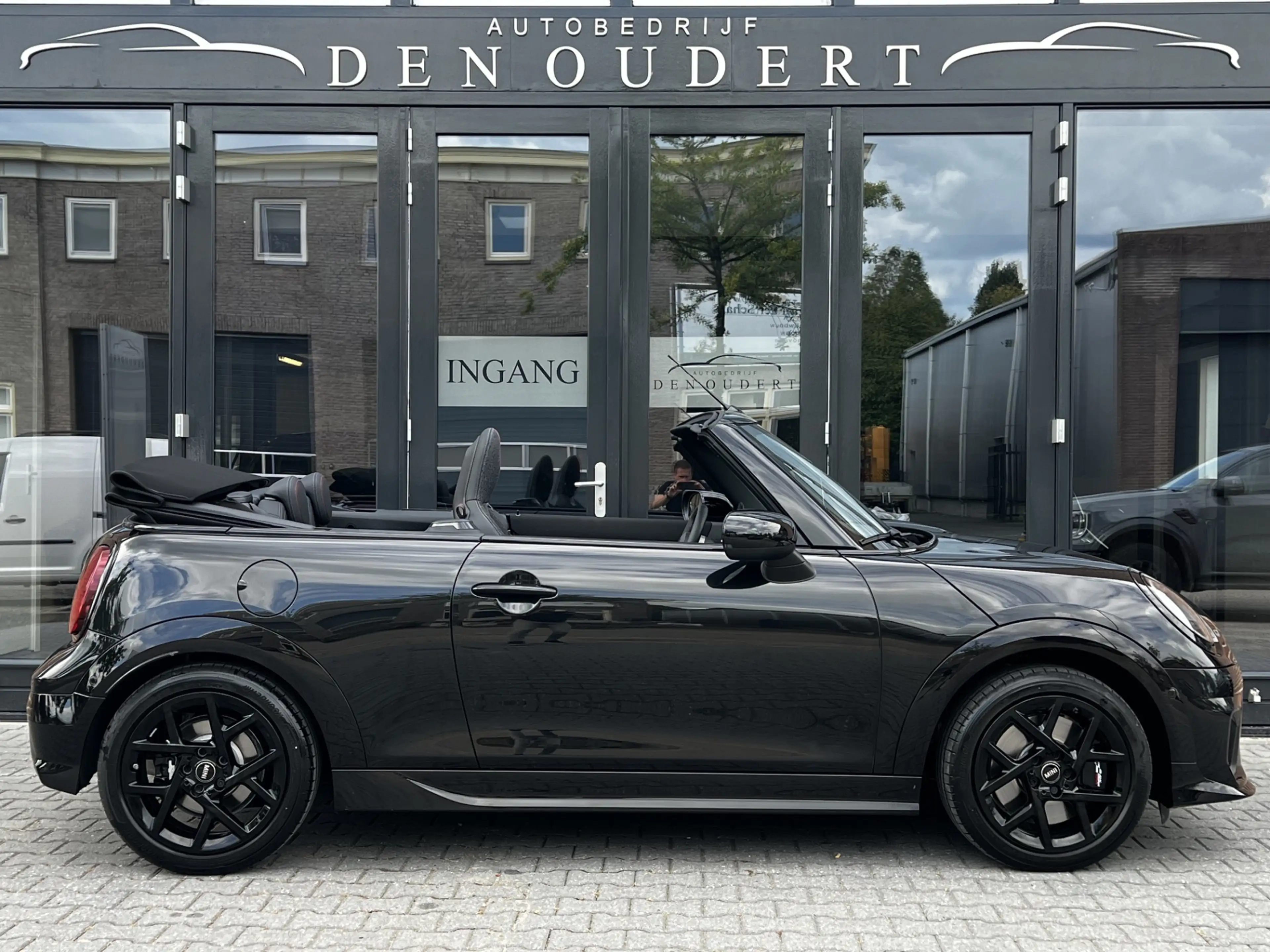 MINI Cooper S Cabrio 2.0 John Cooper Works M JCW / CARPLAY / HEAD UP / — photo 3