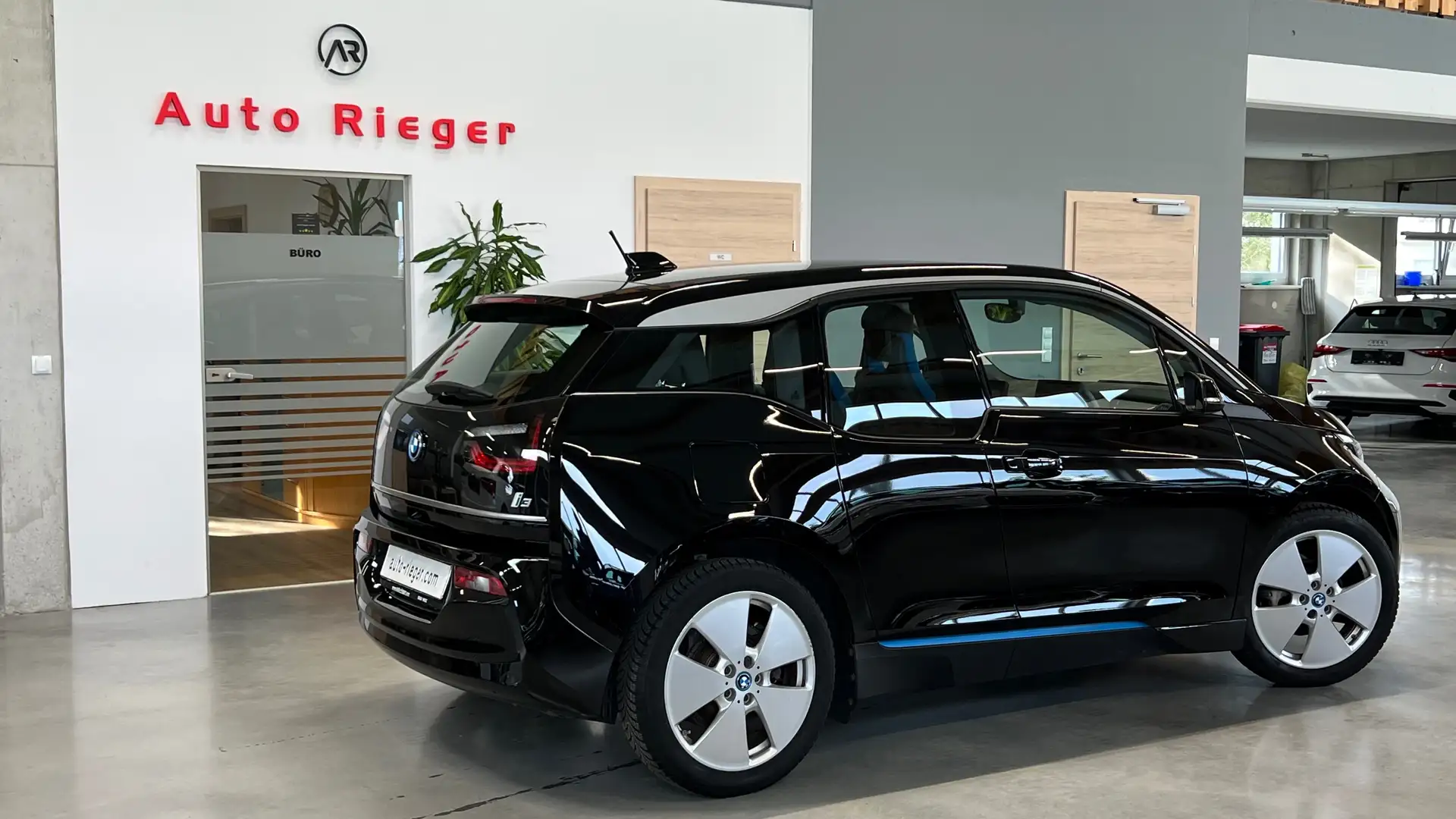 BMW i3 42,2 kWh Sitzheizung, Navi Wärmepumpe Schwarz - 2