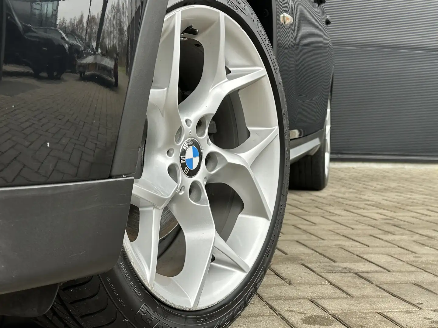 BMW X1 18i Sdrive CarPlay ORG. NL YOUNGTIMER Cruise Contr Schwarz - 2