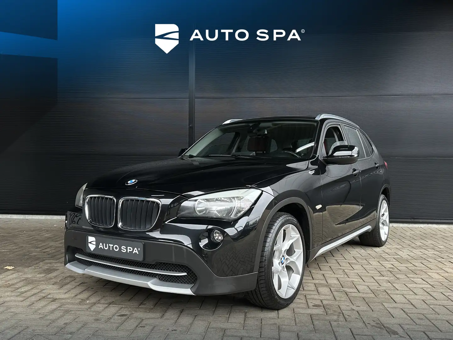 BMW X1 18i Sdrive CarPlay ORG. NL YOUNGTIMER Cruise Contr Schwarz - 1