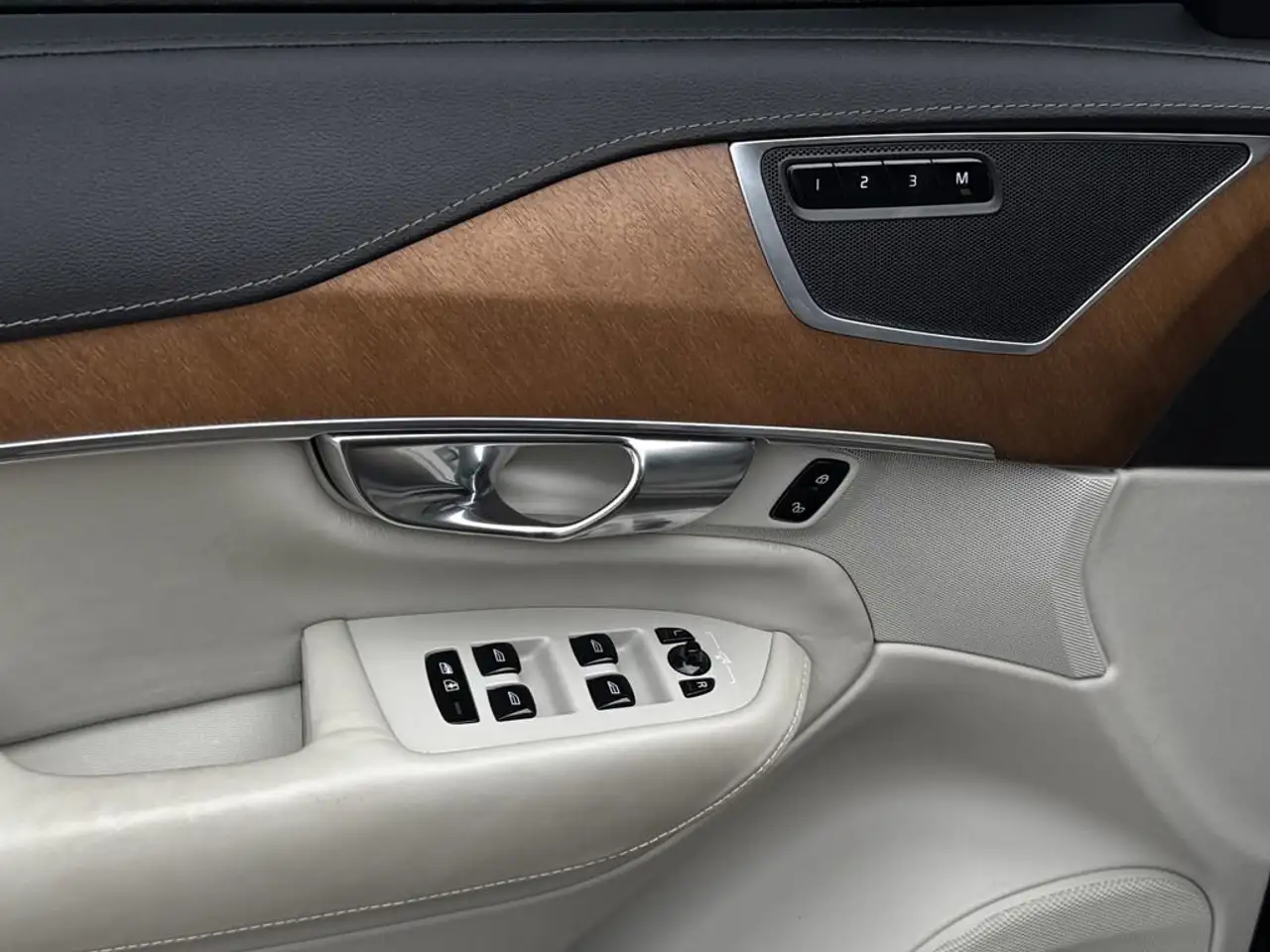 Volvo XC90 снимка Volvo XC90