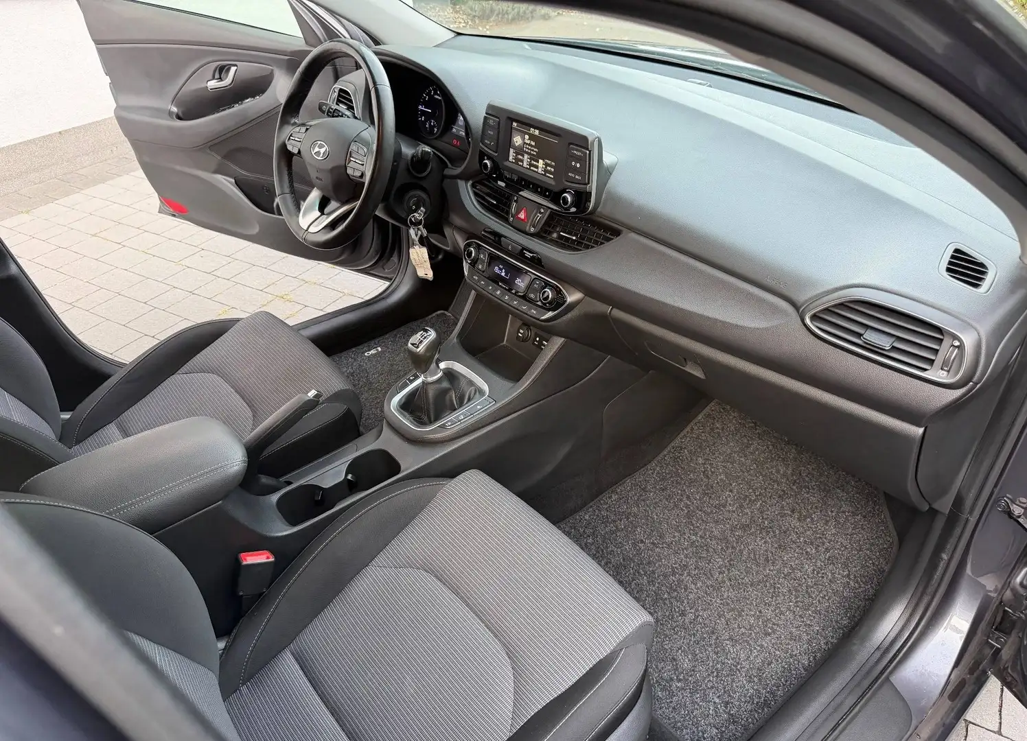 Hyundai i30 Hyundai i30 1.0 T-GDI Passion Plus Grau - 1