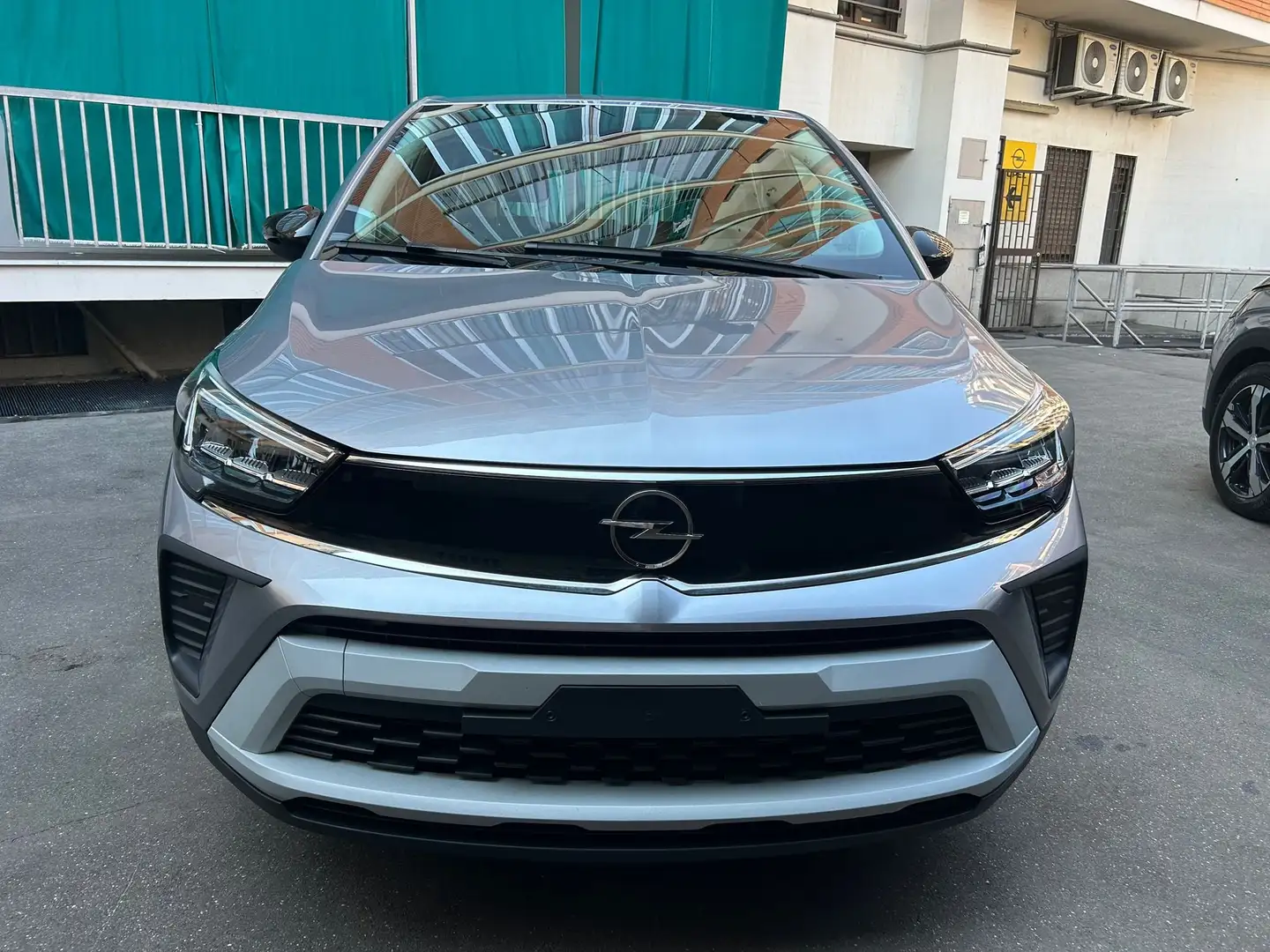 Opel Crossland 1.2 130cv Elegance Auto + Navi + Camera Grau - 2