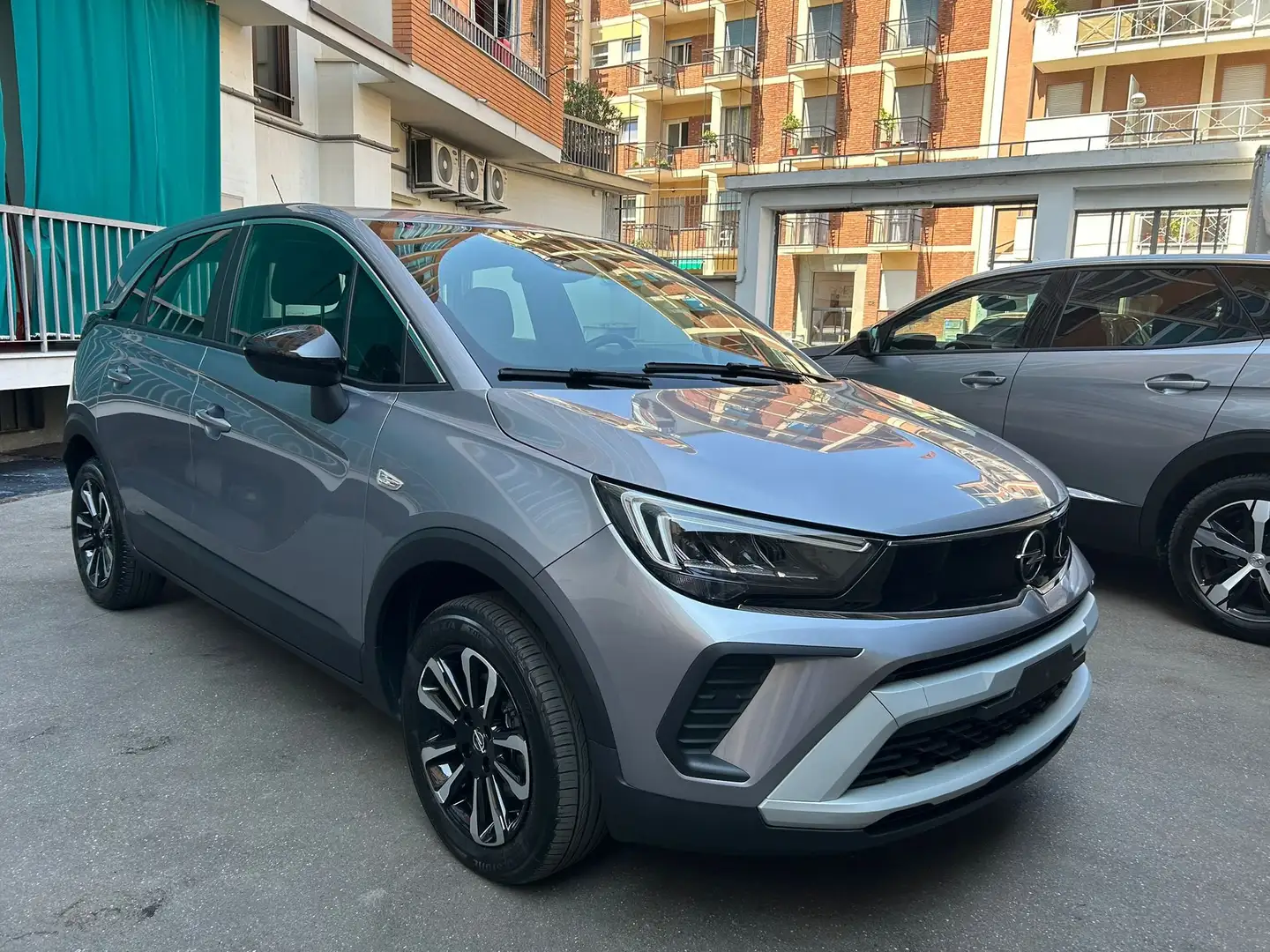 Opel Crossland 1.2 130cv Elegance Auto + Navi + Camera Grau - 1