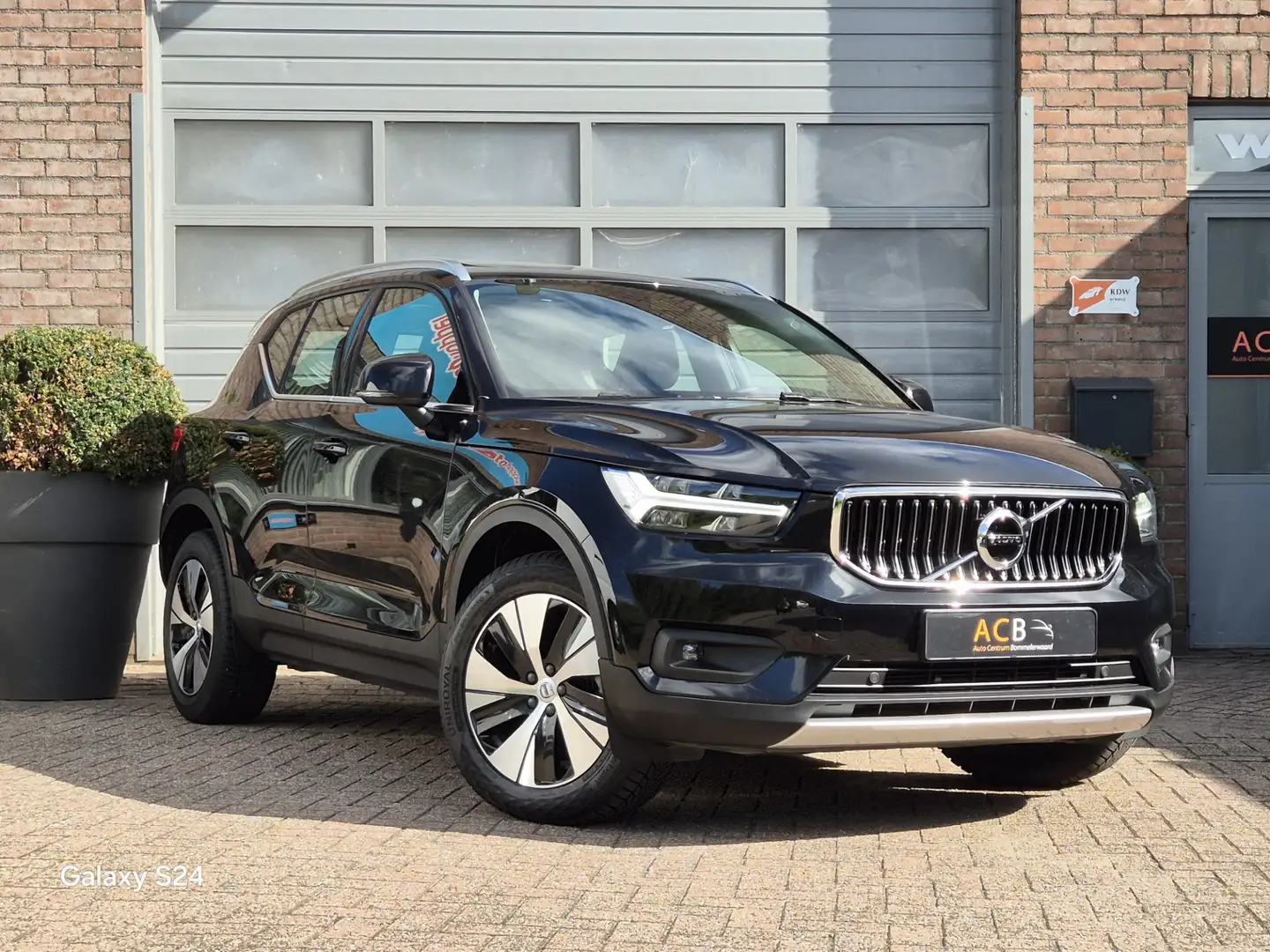 Volvo XC40 1.5 T4 Recharge Inscription Expression Panoramadak Nero - 1