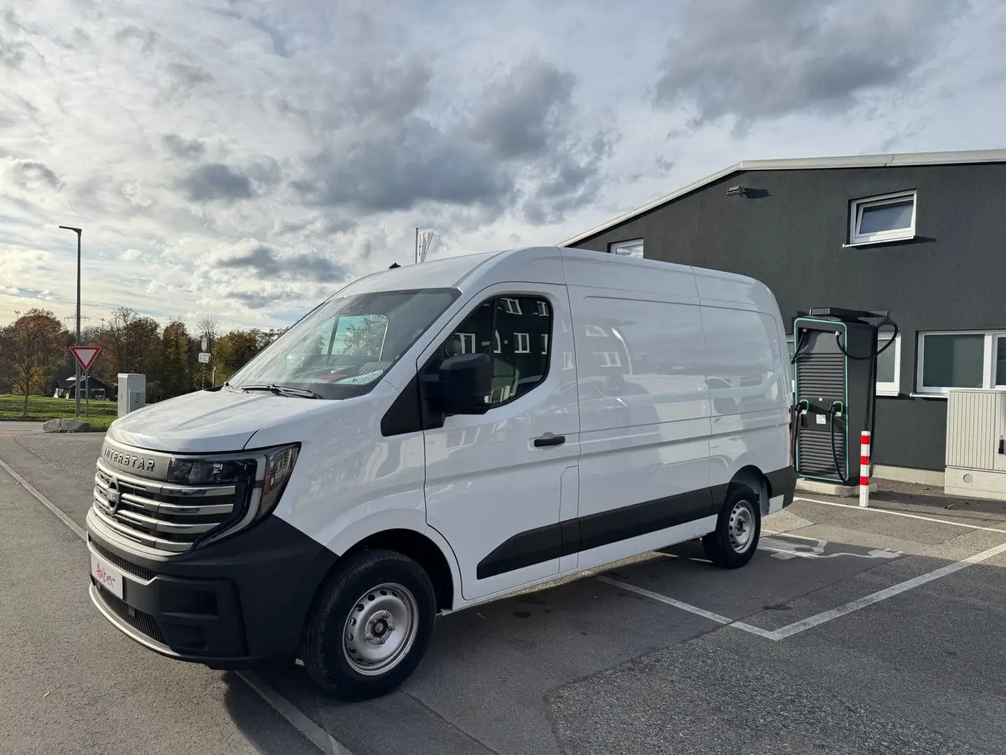 Nissan Interstar L2H2 3,5 dCi 105 FWD MT - Acenta Weiß - 1