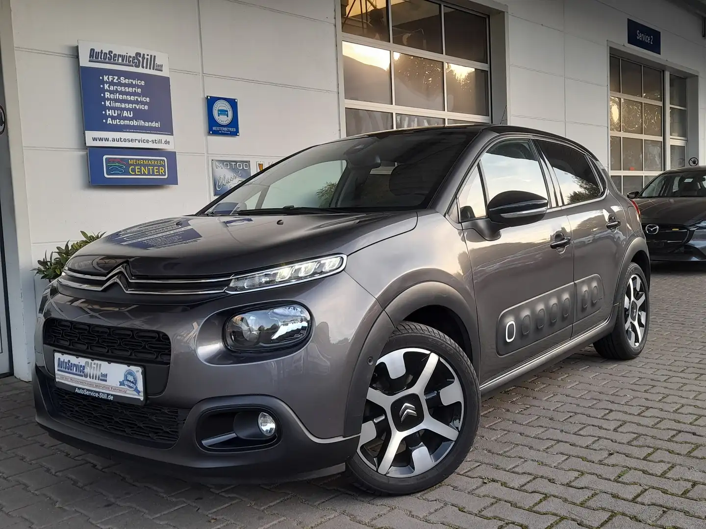 Citroen C3 Shine / Automatik / Panorama / StyleP. / TechnikP. Grau - 1