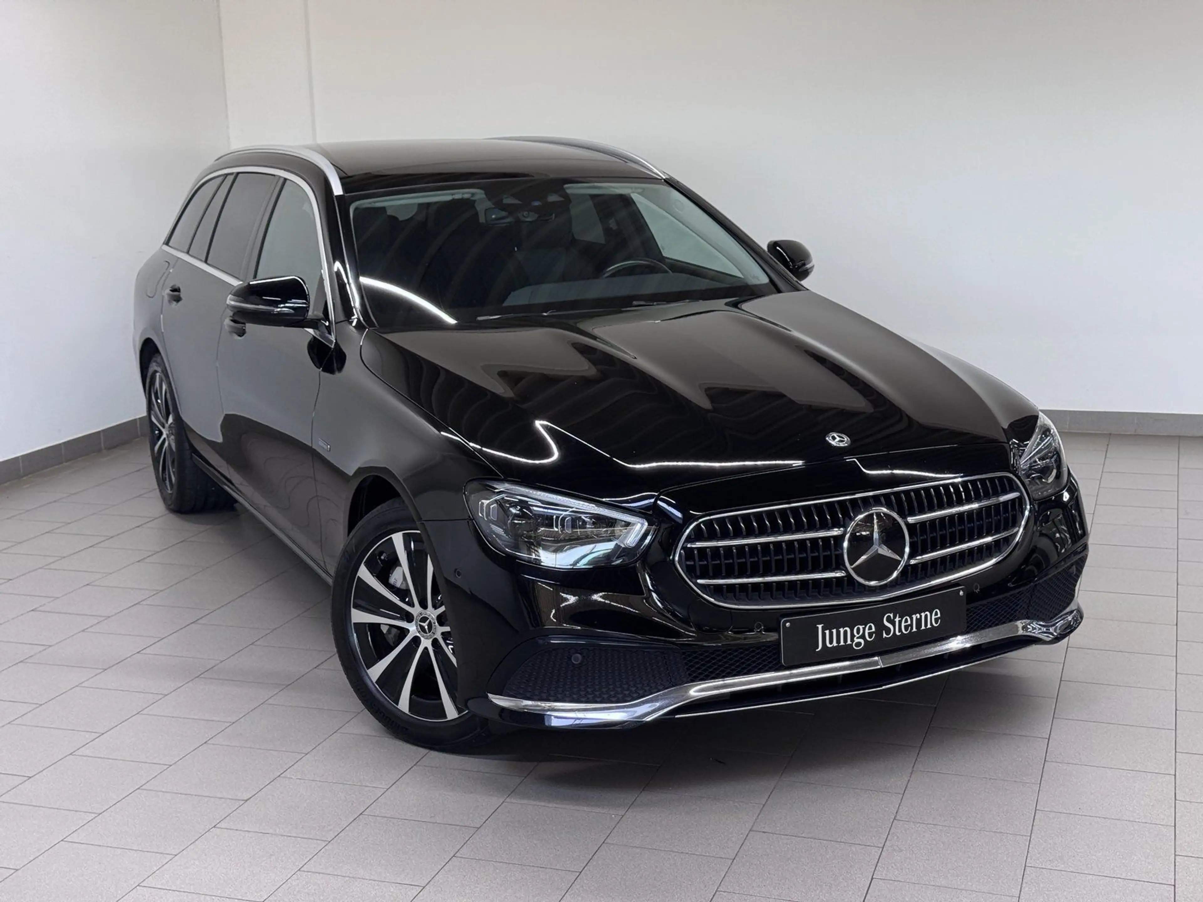 Mercedes-Benz E 300 T de AVANTGARDE+DIST+PANO+AHK+MULTIBEAM — photo 2