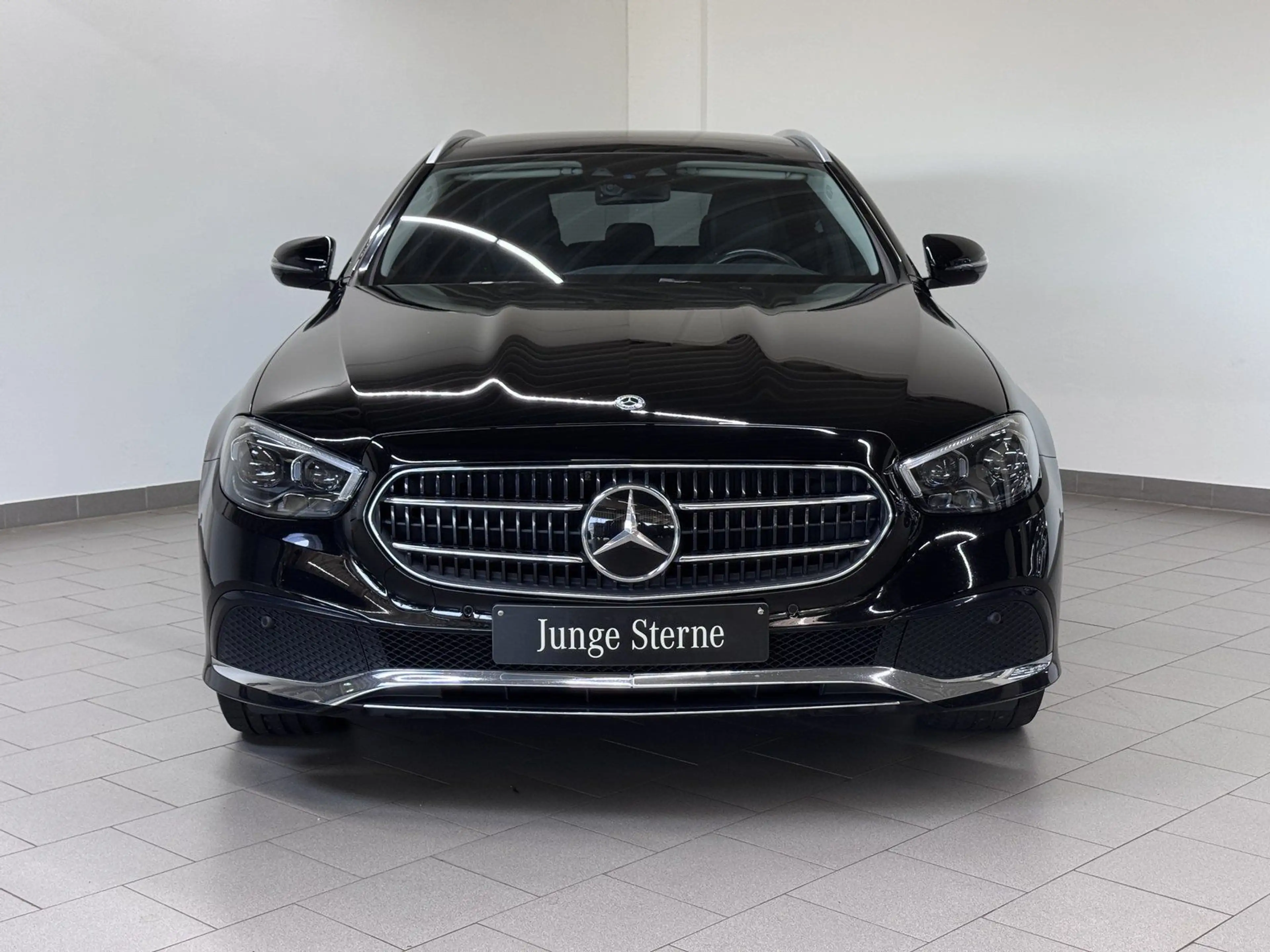 Mercedes-Benz E 300 T de AVANTGARDE+DIST+PANO+AHK+MULTIBEAM — photo 4