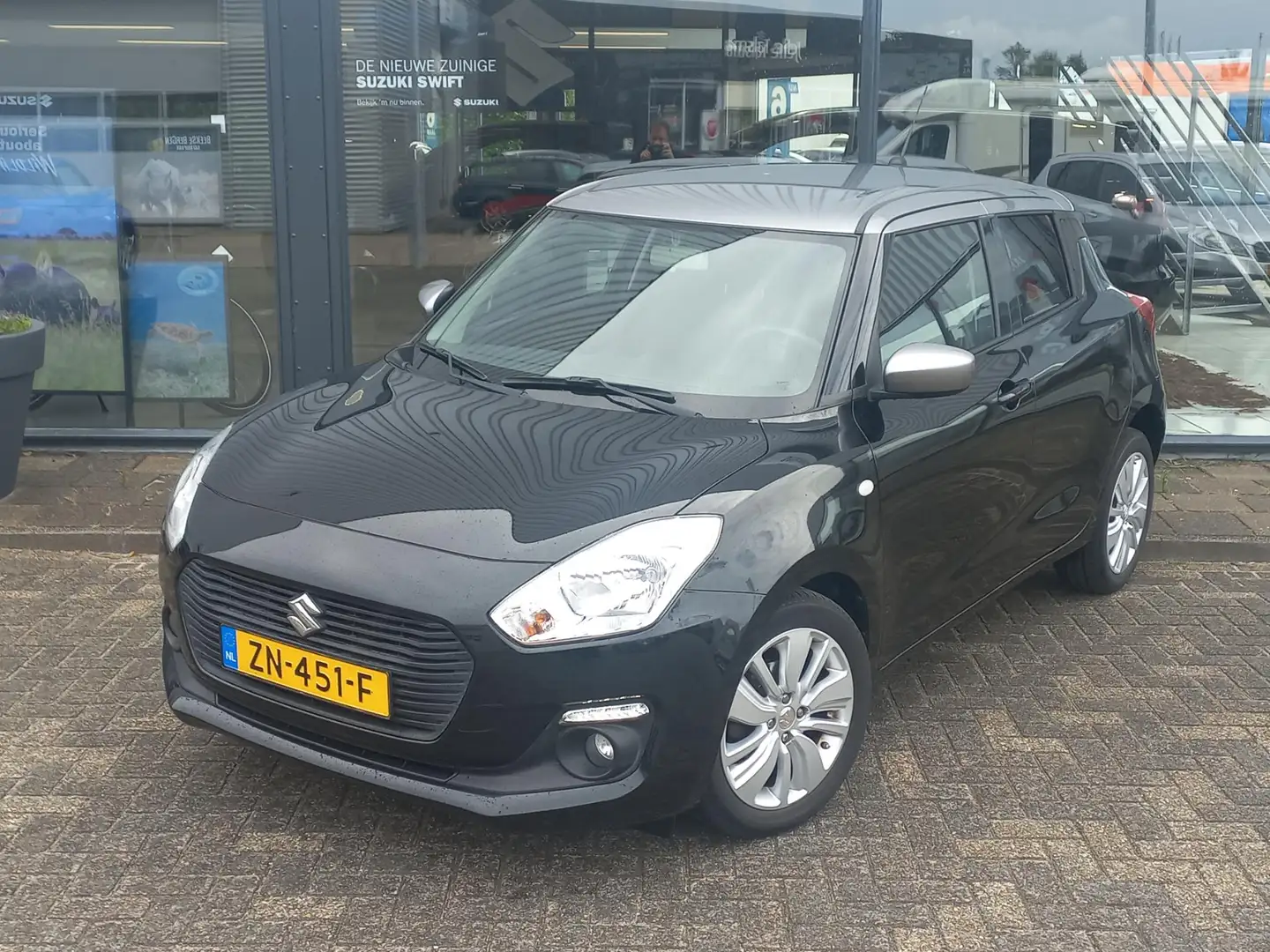 Suzuki Swift 1.2 Select Android auto/ Apple CarPlay Zwart - 2