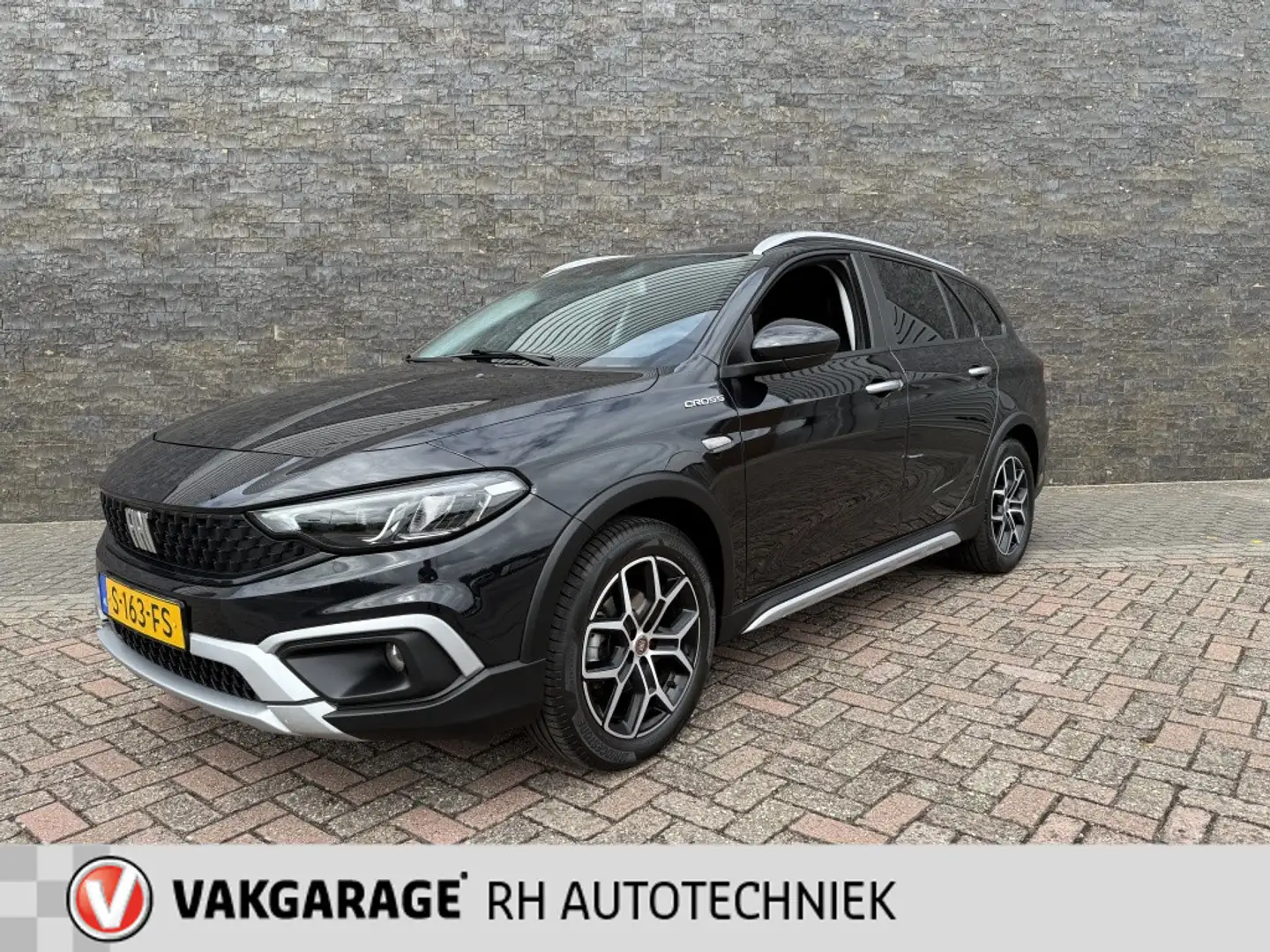 Fiat Tipo Stationwagon Cross 1.5 Hybrid Zwart - 1
