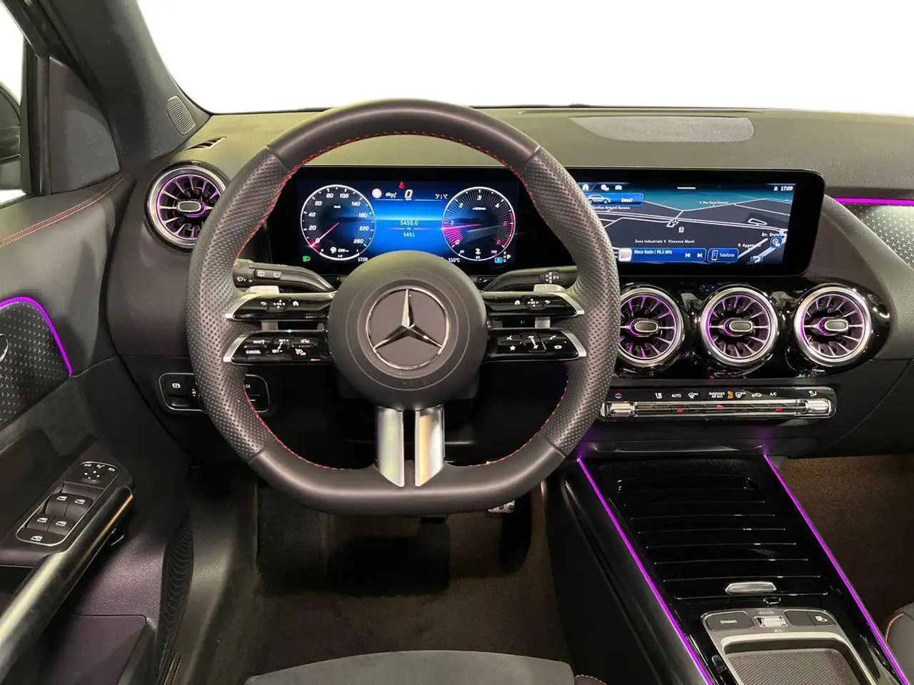 Mercedes-Benz GLA 2026 — фото 11