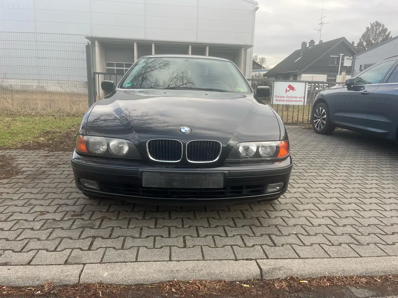 BMW 523