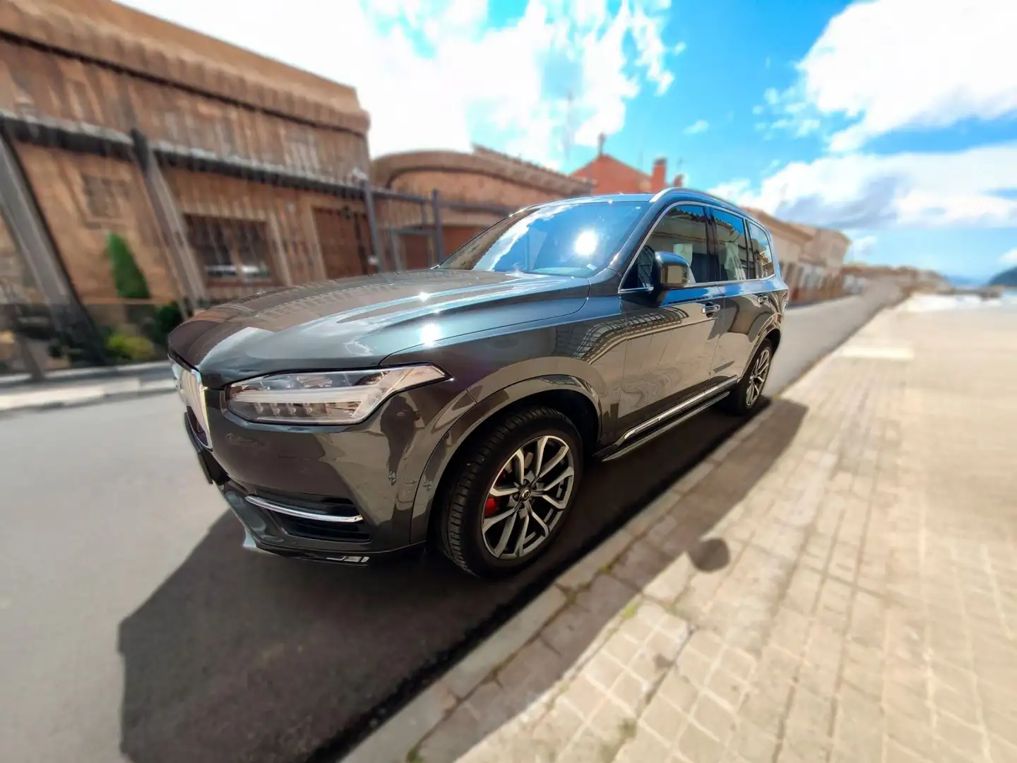Volvo XC90 D5 Inscription AWD 235 Aut. Barna - 2