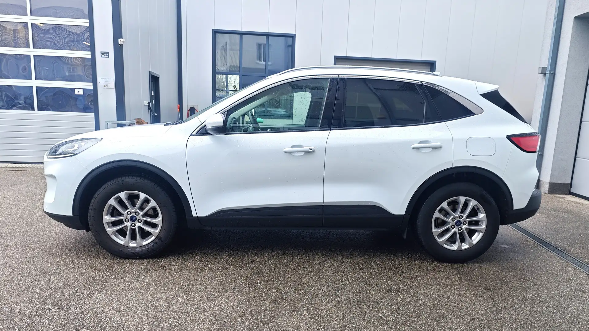 Ford Kuga FHEV AWD Titanium X, Erstbesitz, NP € 50.712,- Wit - 2