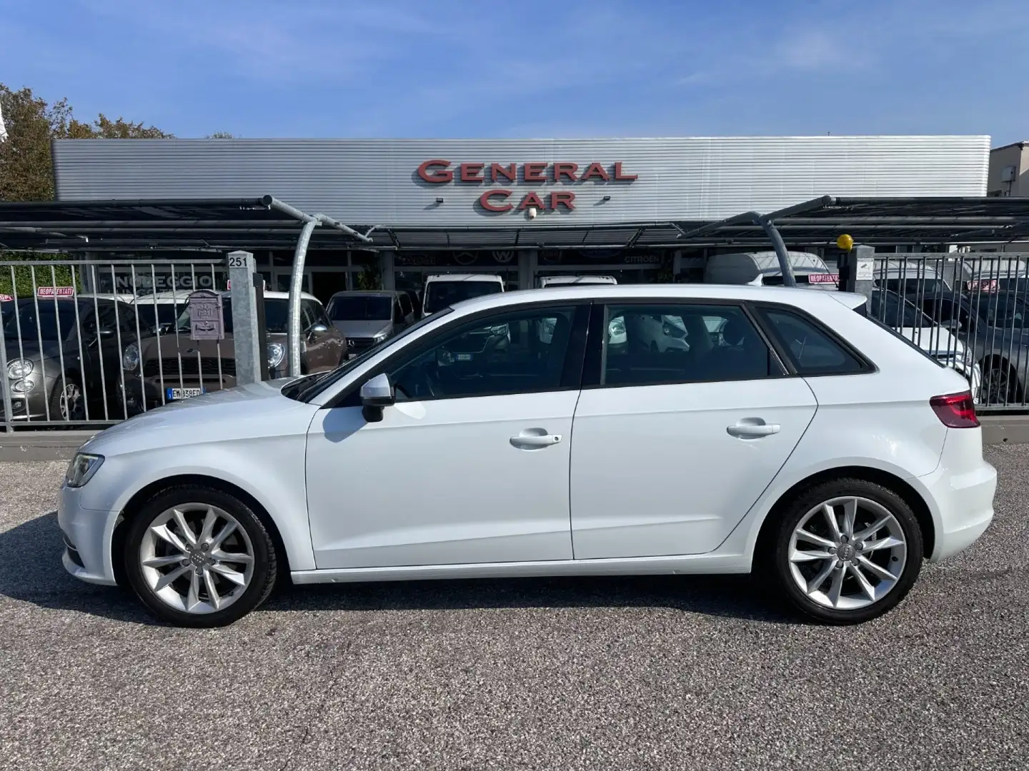 Audi A3 SPB 1.6 TDI 105 CV S tronic Business Bianco - 1