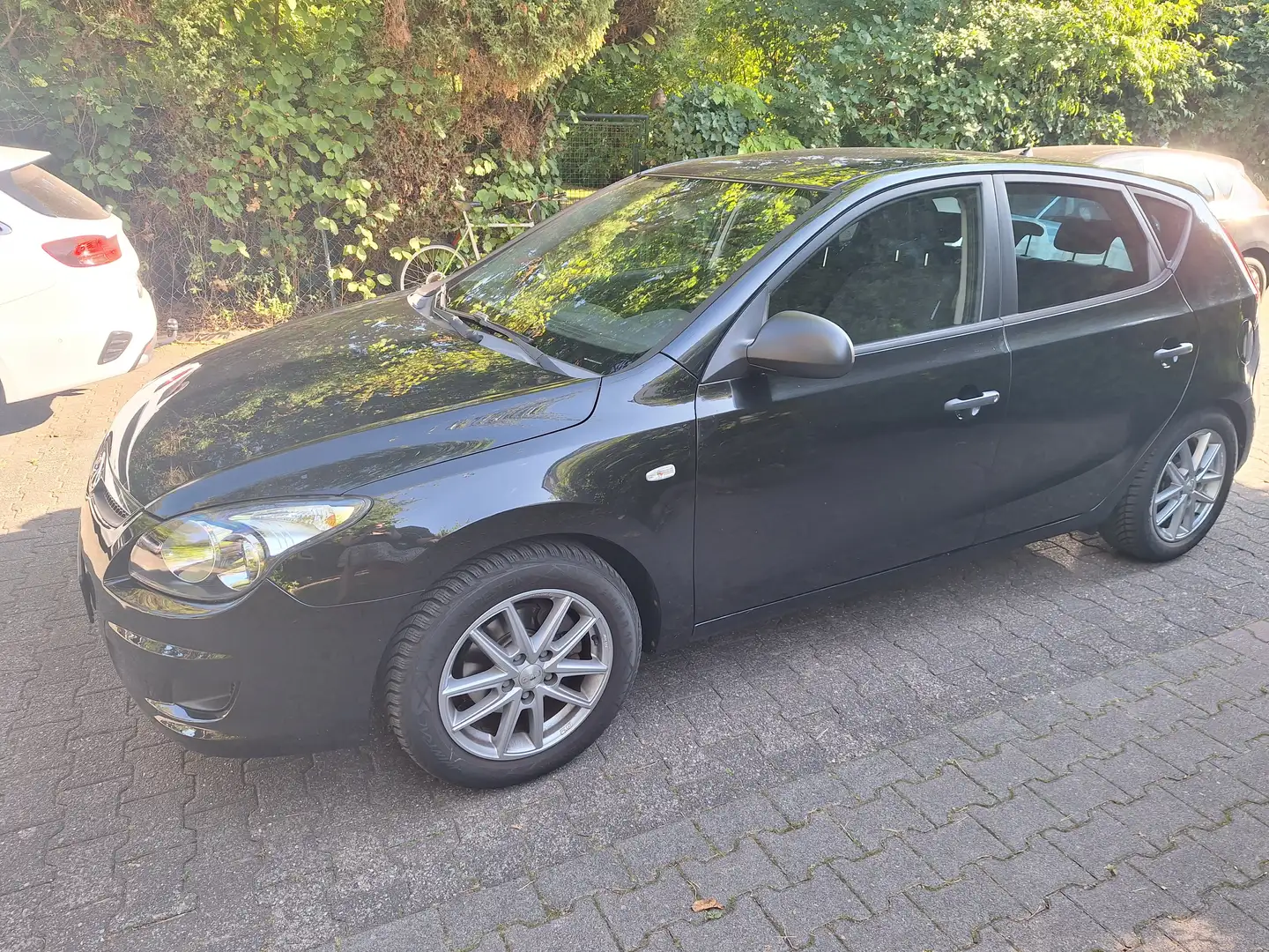 Hyundai i30 i30cw 1.4 Comfort Schwarz - 2