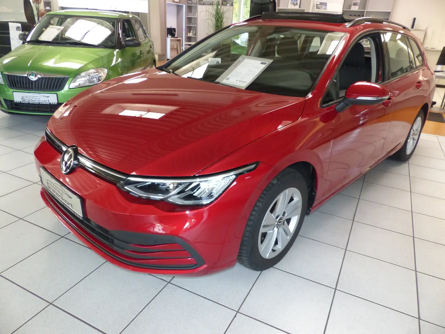 Volkswagen Golf Variant Life eTSI Rot - 1