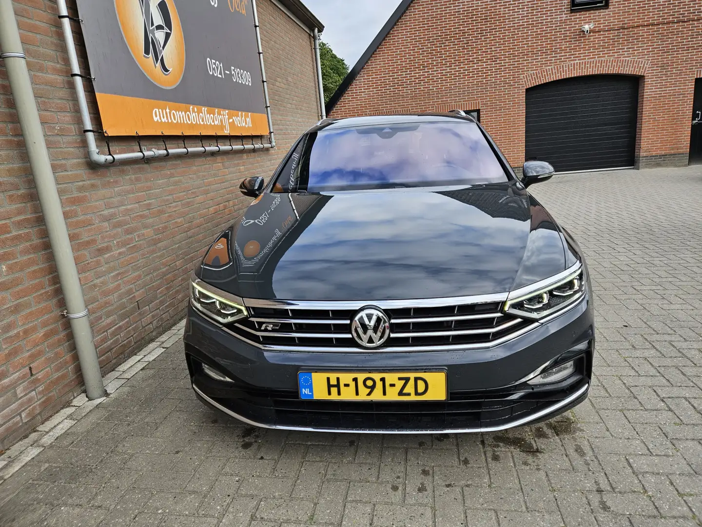Volkswagen Passat Variant 1.5 TSI Elegance Business R Grijs - 2