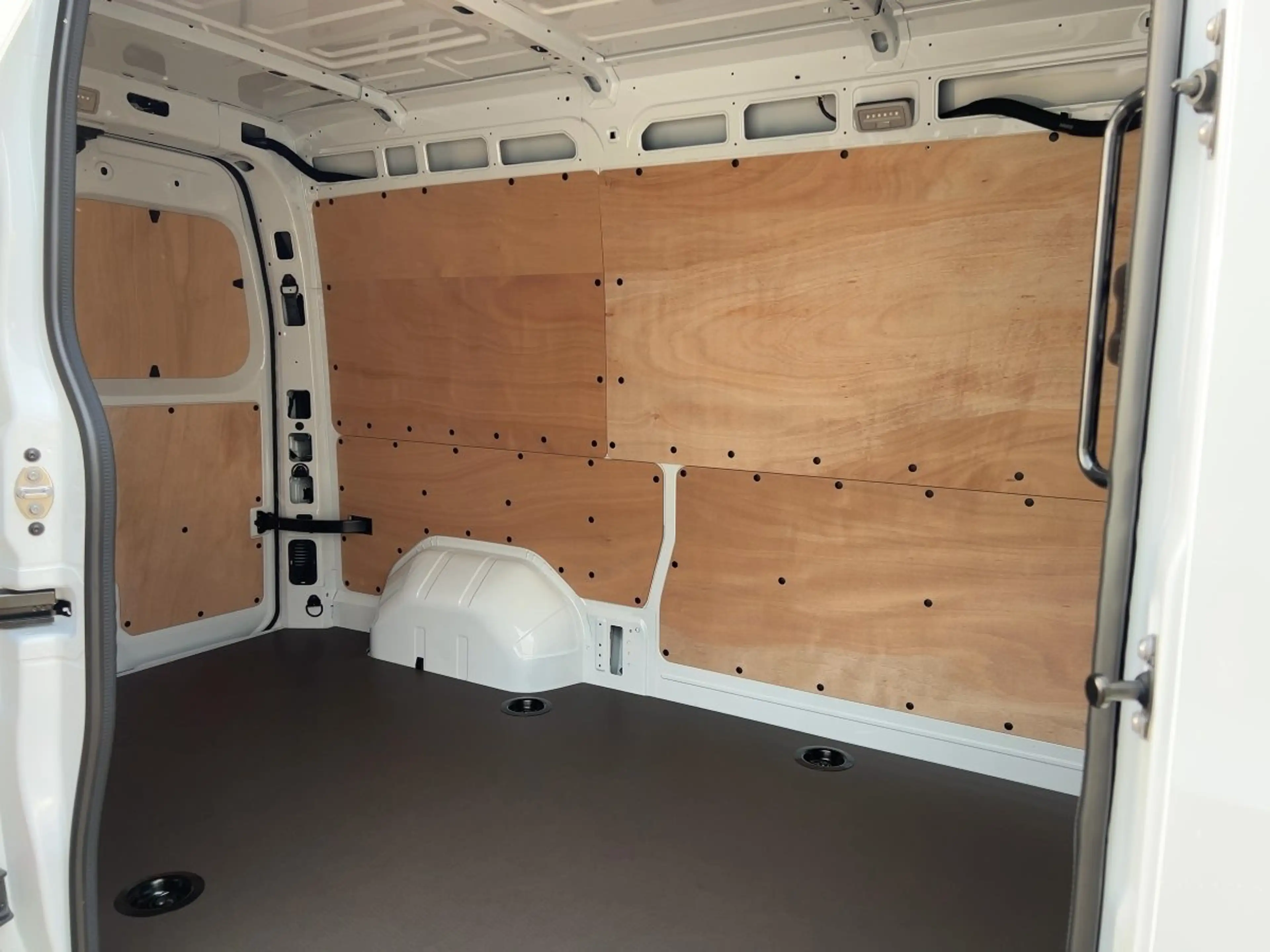 Renault Master 2.0 DCI 130 advance L2H2 3,3t — photo 9