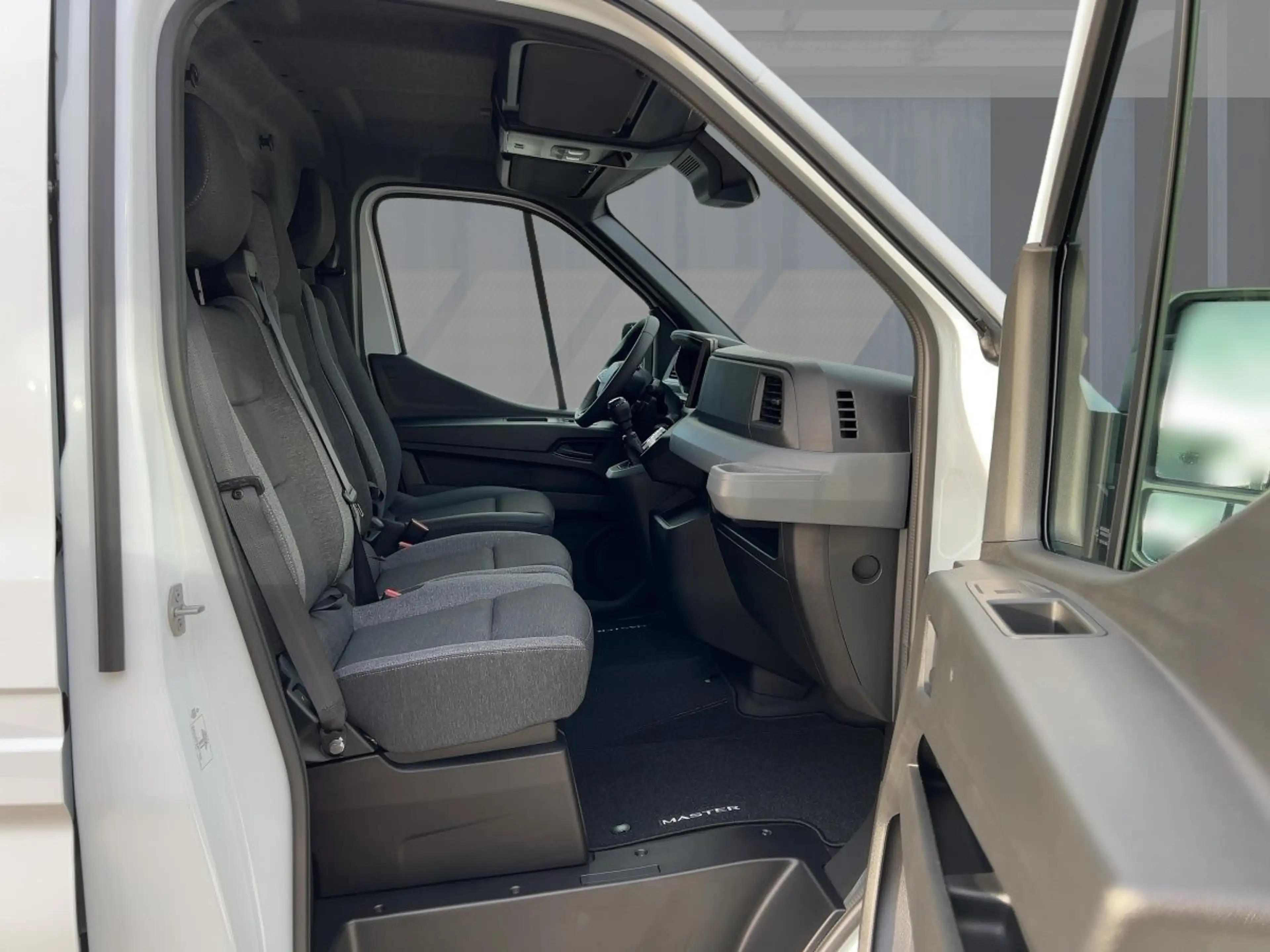 Renault Master 2.0 DCI 130 advance L2H2 3,3t — photo 8