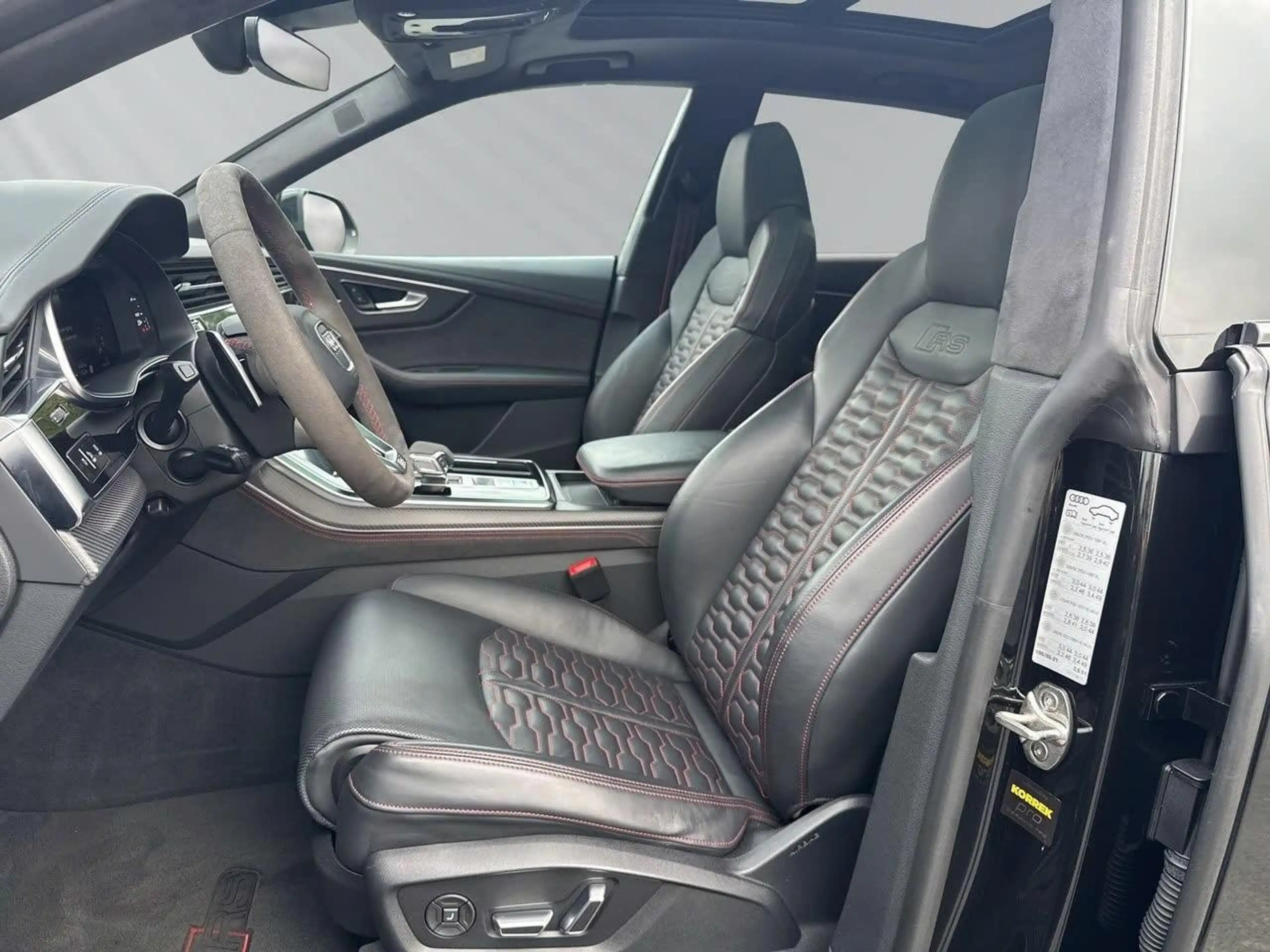 Audi RS Q8 4.0 TFSI quattro — photo 12