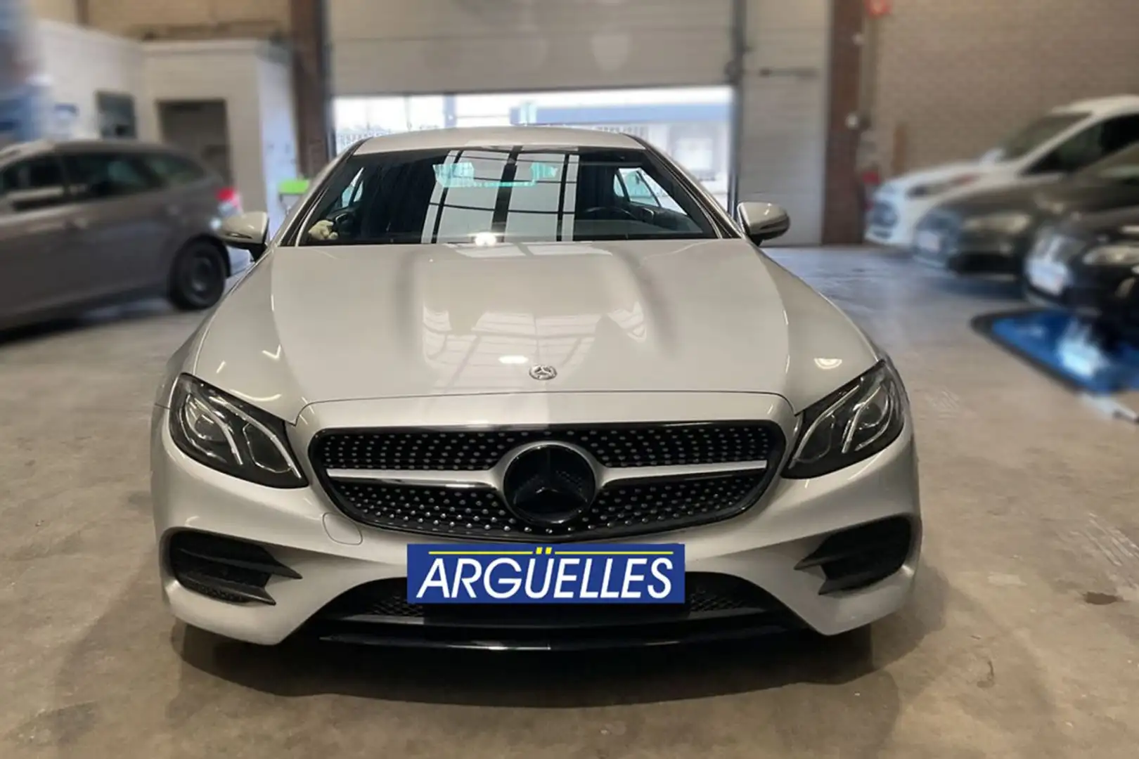 Mercedes-Benz E 200 Mercedes Coupe AMG Line Gris - 2
