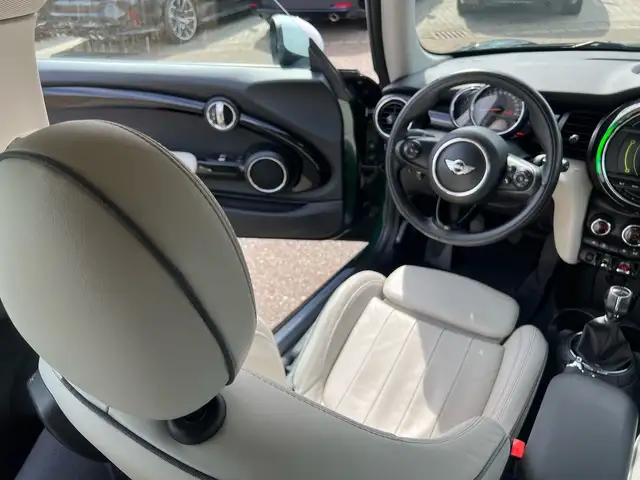 Mini Hatch view 25