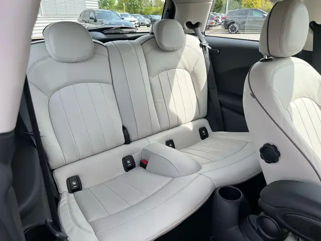 Mini Hatch view 24