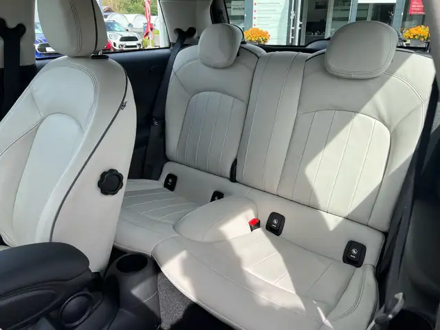 Mini Hatch view 15