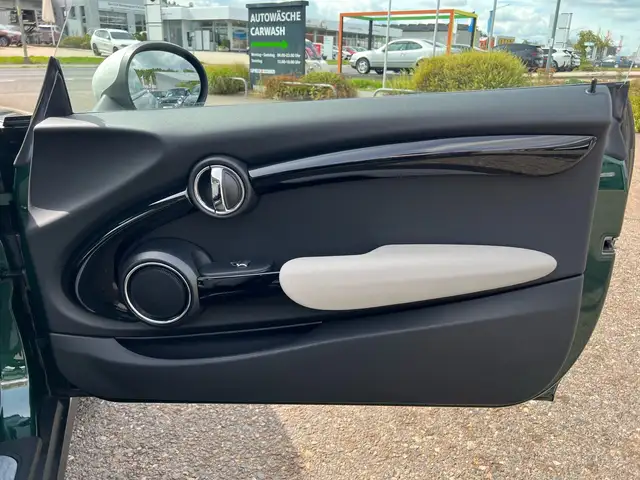 Mini Hatch view 28