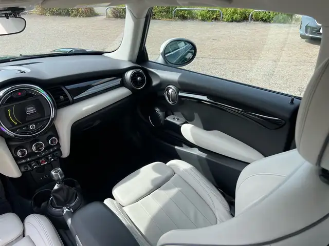 Mini Hatch view 26