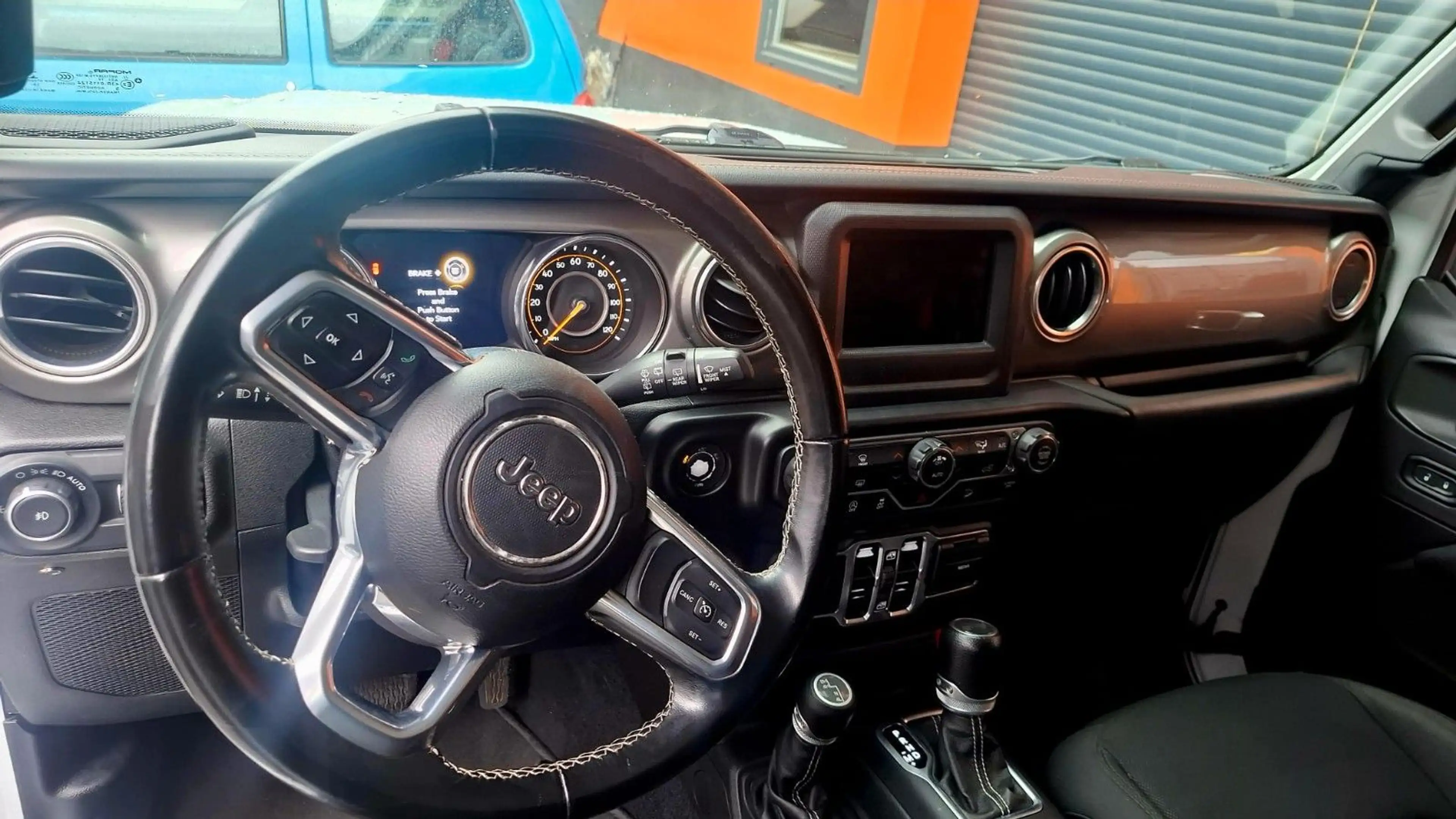Jeep Wrangler 2.0 T-GDi Unlimited Sahara Automatik — photo 13