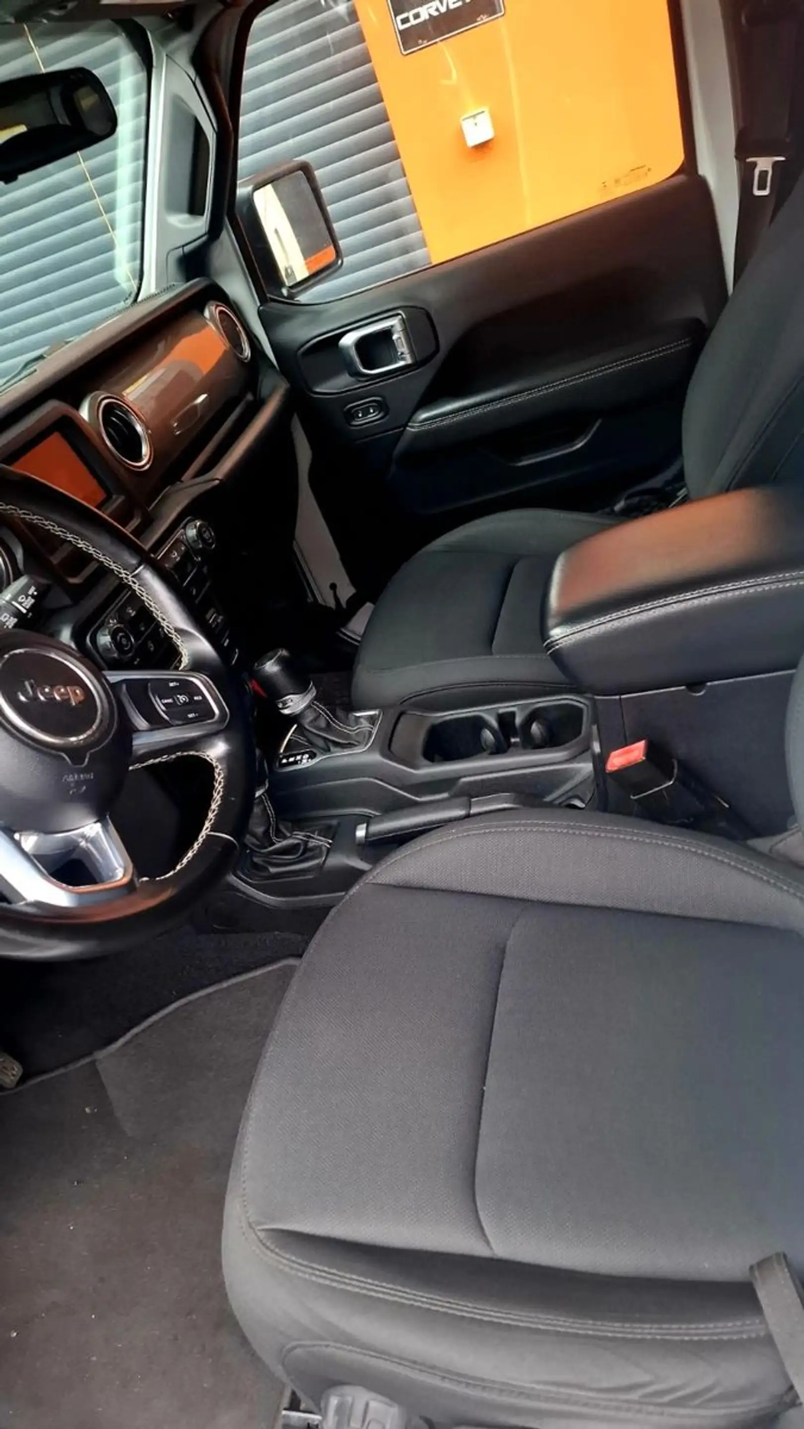 Jeep Wrangler 2.0 T-GDi Unlimited Sahara Automatik — photo 15