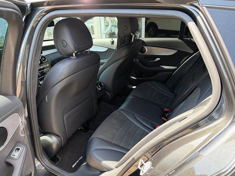 Mercedes-Benz C 300 T Night Edition — photo 8