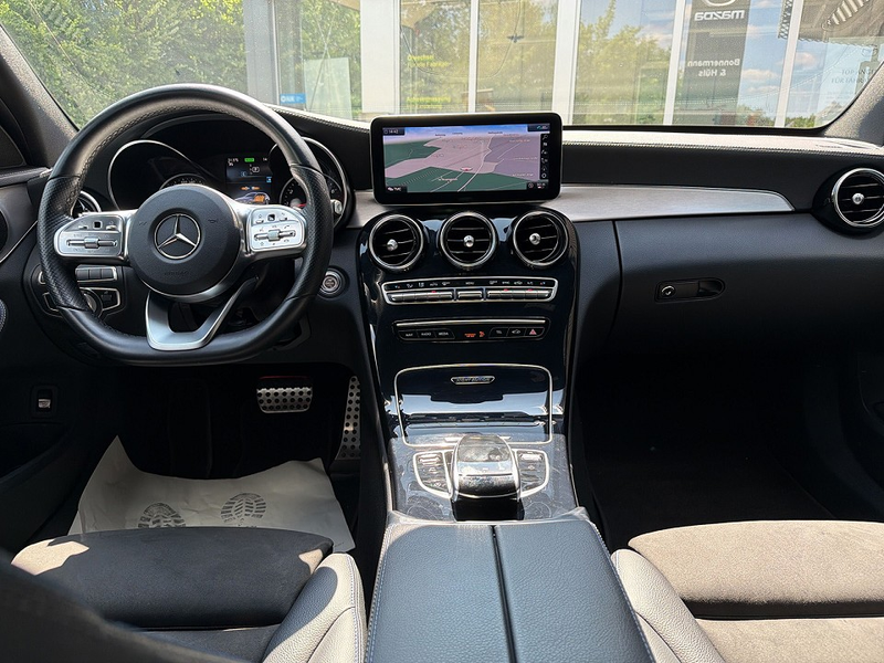 Mercedes-Benz C 300 T Night Edition — photo 6